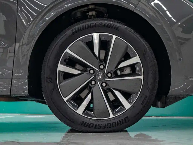 Li Auto L6 — Фото автомобиля 7