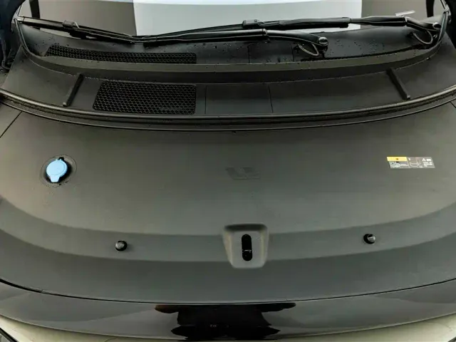 Li Auto i8 — Фото автомобиля 27