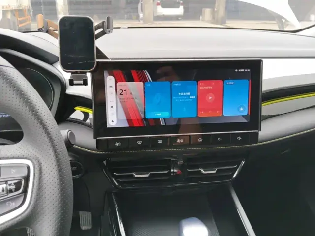 Roewe i5 — Фото автомобиля 12