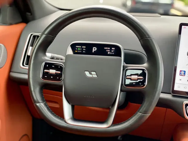 Li Auto L8 — Фото автомобиля 17