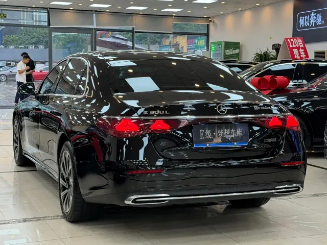 Mercedes-Benz E-Class — Фото автомобиля 17