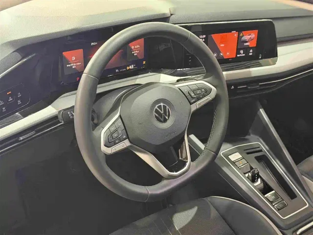Volkswagen Golf — Фото автомобиля 12