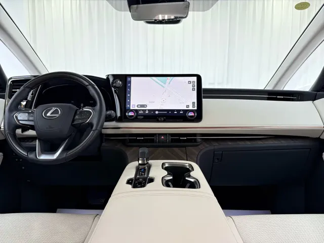 Lexus LM — Фото автомобиля 8