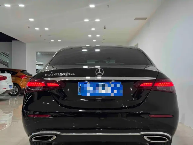 Mercedes-Benz E-Class — Фото автомобиля 3