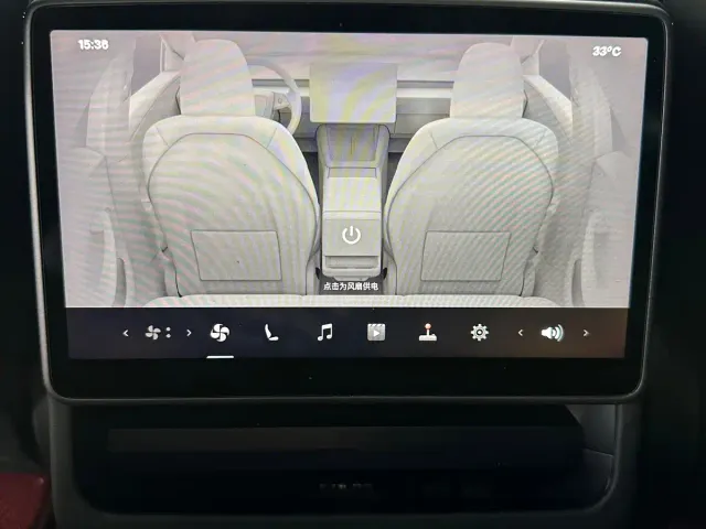 Tesla Model 3 — Фото автомобиля 9