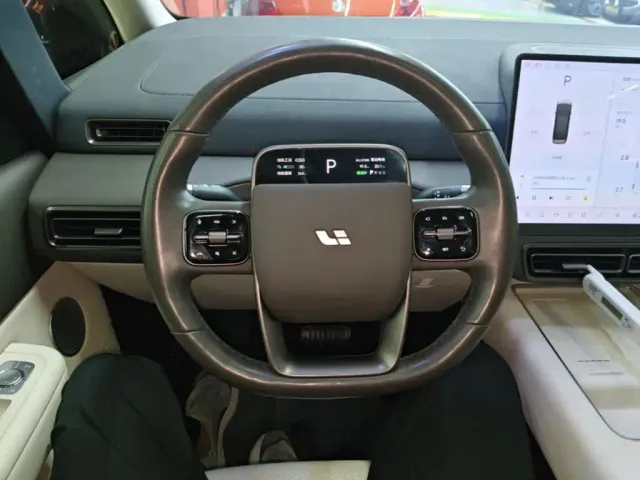 Li Auto MEGA — Фото автомобиля 10