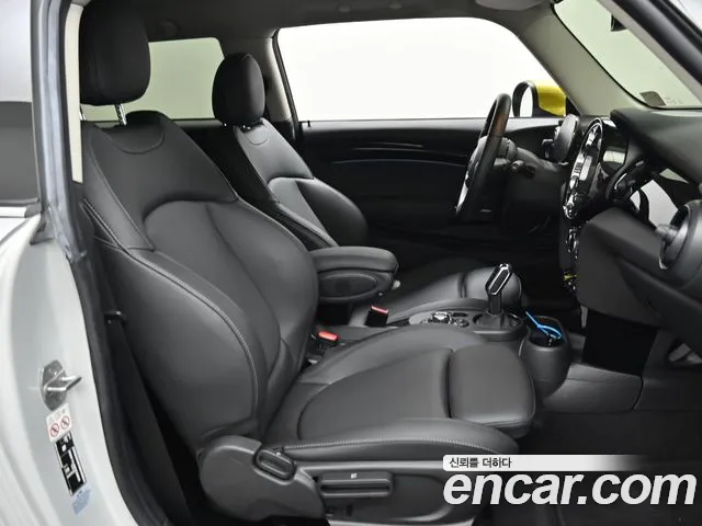 MINI Cooper Electric — Фото автомобиля 10