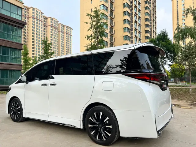 Toyota Vellfire 2025 Crown Hybrid 2.5L Ink Gold Executive Edition — Фото автомобиля 6