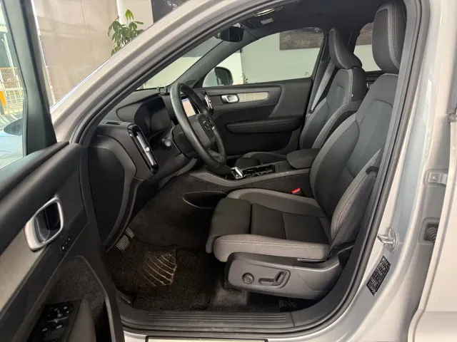 Volvo XC40 — Фото автомобиля 11