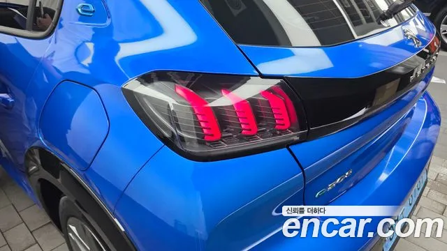 Peugeot 208 — Фото автомобиля 23