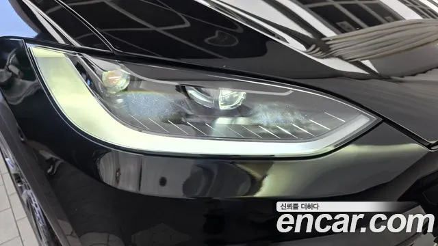Tesla Model X — Фото автомобиля 22