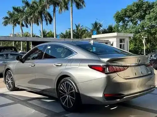 Lexus ES — Фото автомобиля 2