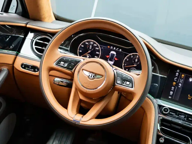 Bentley Flying Spur — Фото автомобиля 18