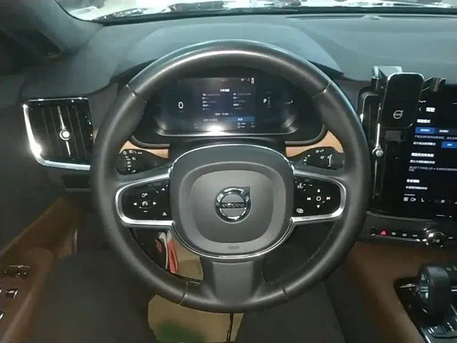 Volvo S90 — Фото автомобиля 10