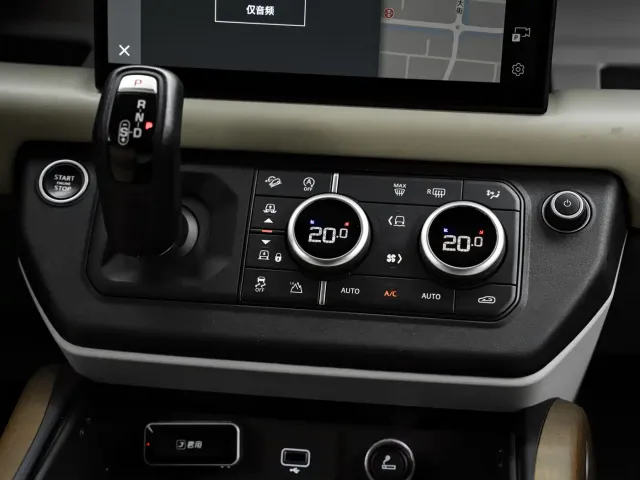 Land Rover Defender — Фото автомобиля 13