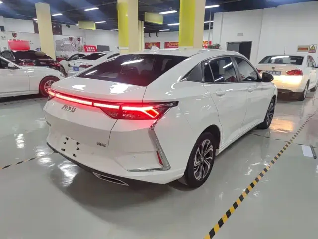 Dongfeng Yixuan — Фото автомобиля 6