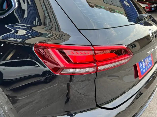 Volkswagen Touareg — Фото автомобиля 10