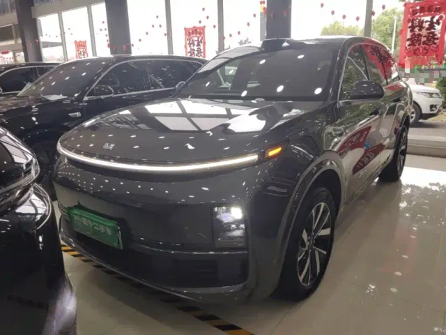 Li Auto L8 — Фото автомобиля 2