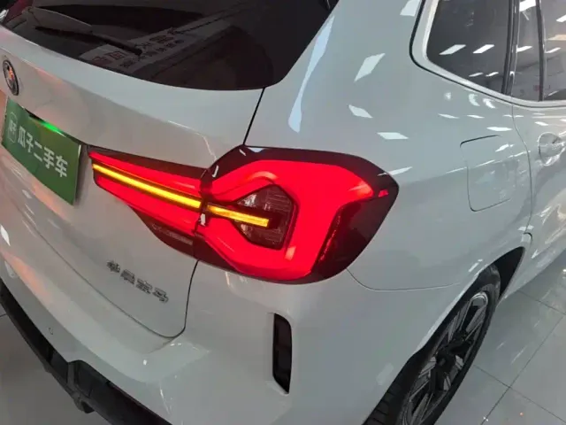 BMW iX3 — Фото автомобиля 7