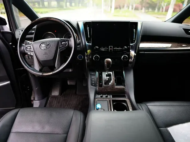 Toyota Vellfire — Фото автомобиля 5