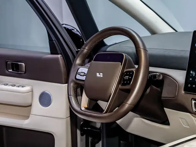 Li Auto MEGA — Фото автомобиля 6