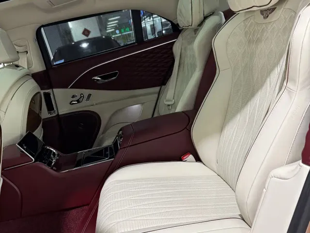 Bentley Flying Spur — Фото автомобиля 14