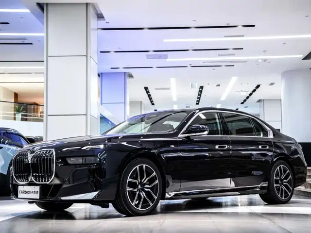 BMW 7 Series — Фото автомобиля 12
