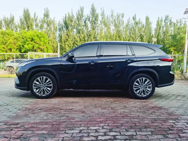 Toyota Highlander — Фото автомобиля 6