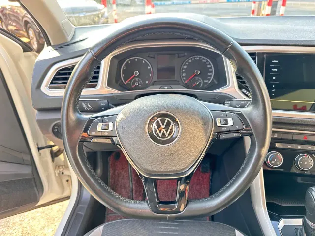 Volkswagen T-Roc — Фото автомобиля 16