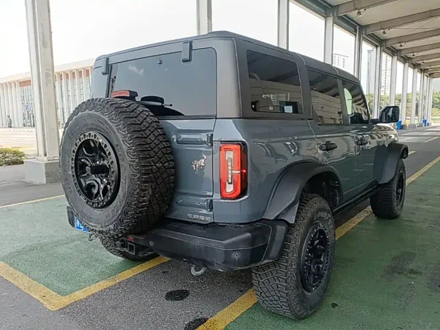 Ford Bronco — Фото автомобиля 6