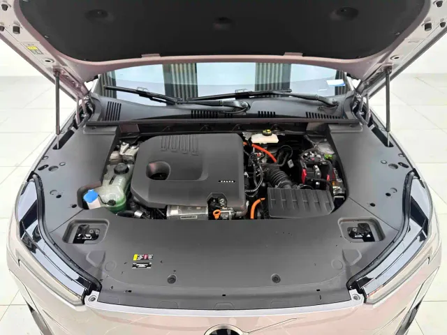 Volvo XC70 Plug-in Hybrid — Фото автомобиля 7