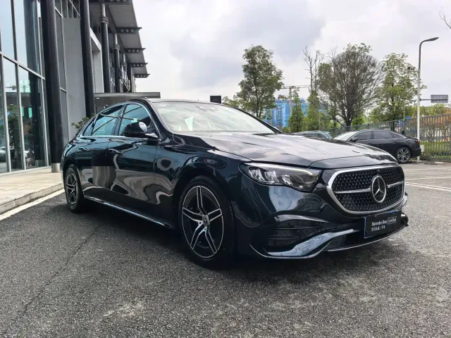 Mercedes-Benz E-Class — Фото автомобиля 3