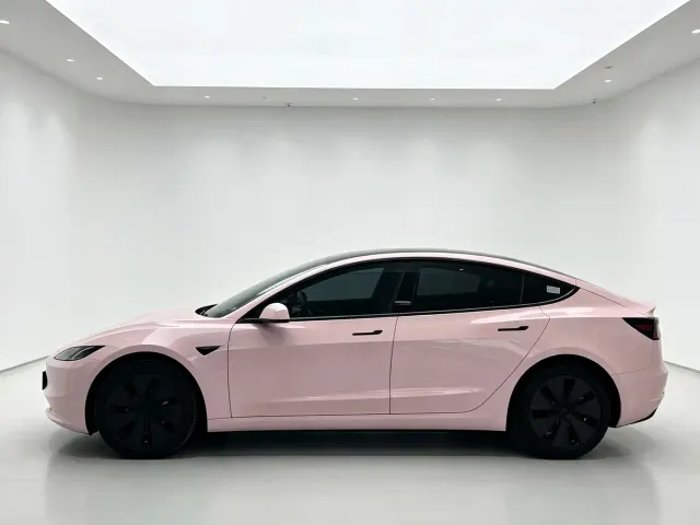 Tesla Model 3 — Фото автомобиля 4