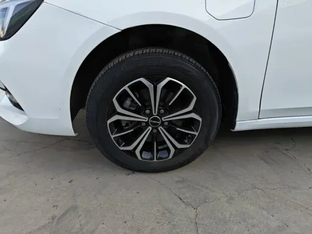 Roewe i6 MAX EV — Фото автомобиля 22