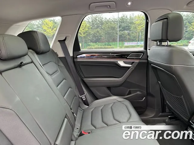 Volkswagen Touareg 3rd Gen — Фото автомобиля 17