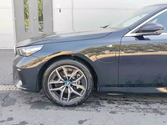 BMW i5 — Фото автомобиля 6