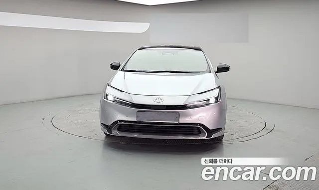 Toyota Prius Generation 5 — Фото автомобиля 3