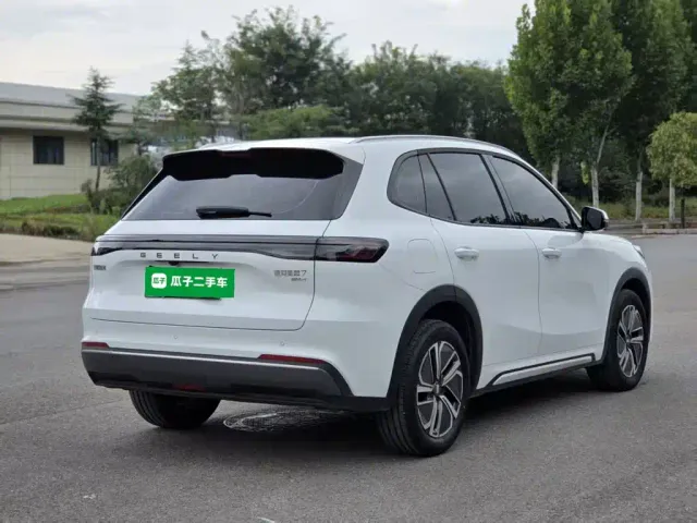 Geely Galaxy Starship 7 EM-i — Фото автомобиля 6