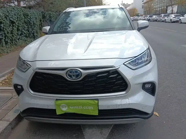 Toyota Highlander — Фото автомобиля 2