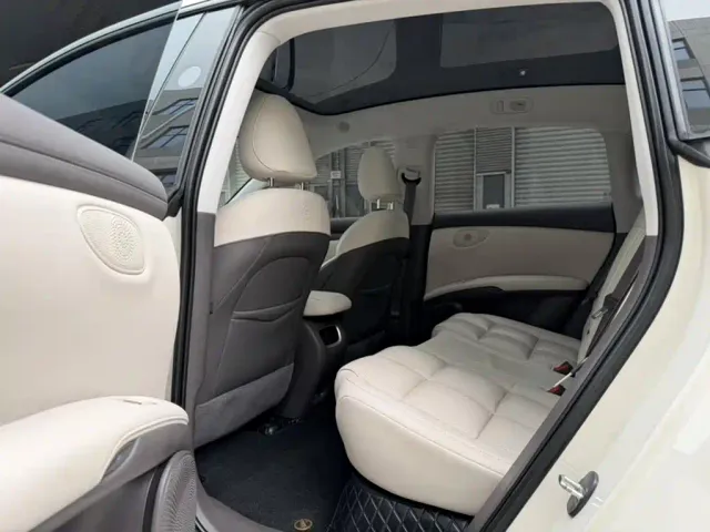 IM Motors LS6 — Фото автомобиля 11