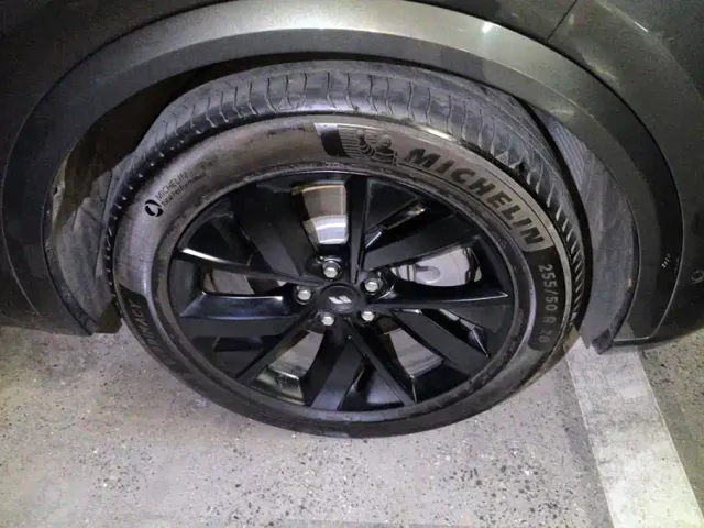 Li Auto L8 — Фото автомобиля 6
