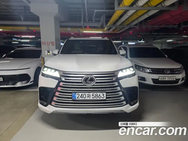 Фотография автомобиля — Lexus LX 4th Gen