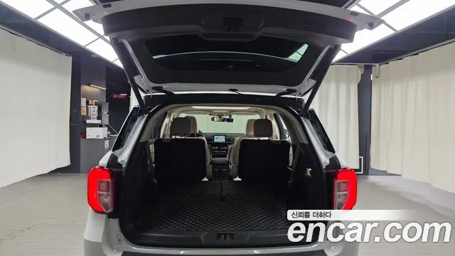 Ford Explorer — Фото автомобиля 23