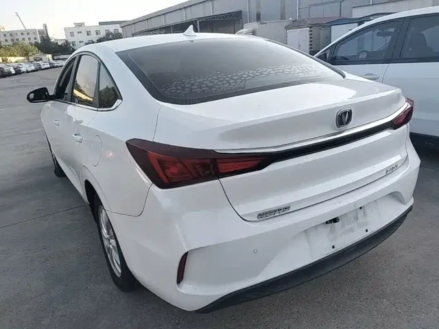 Changan Eado — Фото автомобиля 4