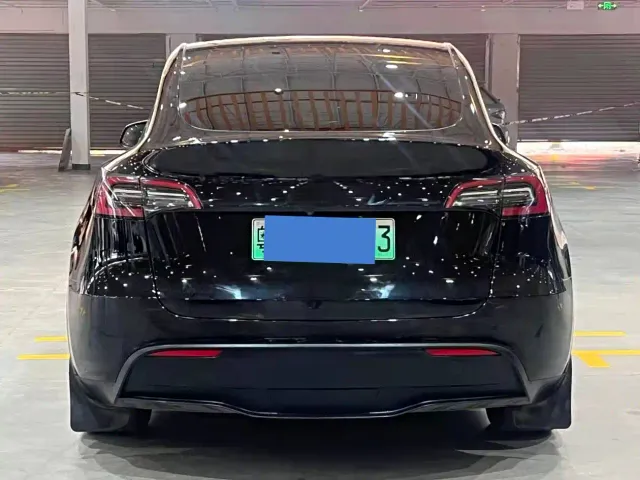 Tesla Model Y — Фото автомобиля 5