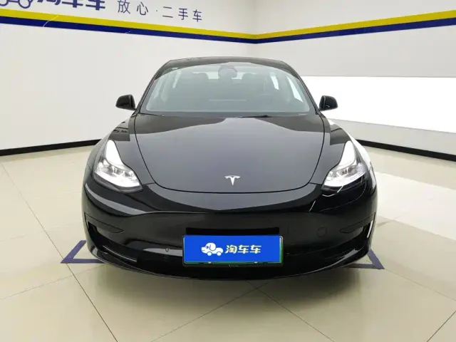 Tesla Model 3 — Фото автомобиля 2