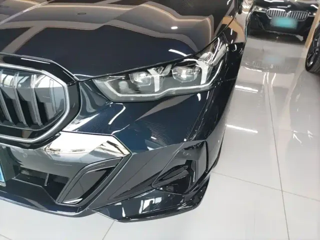 BMW 5 Series — Фото автомобиля 23