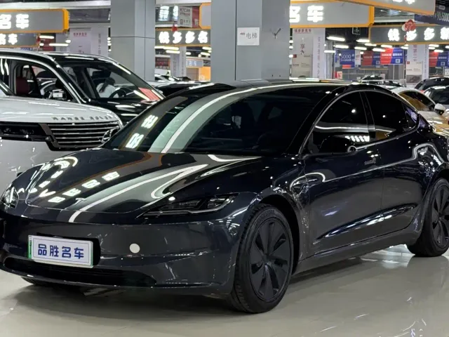 Фотография автомобиля — Tesla Model 3