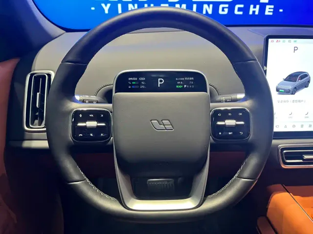 Li Auto L7 — Фото автомобиля 13