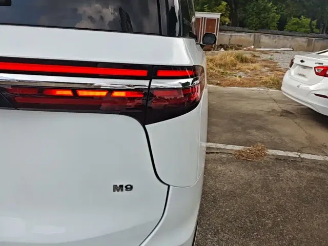 Bestune Besturn M9 — Фото автомобиля 7